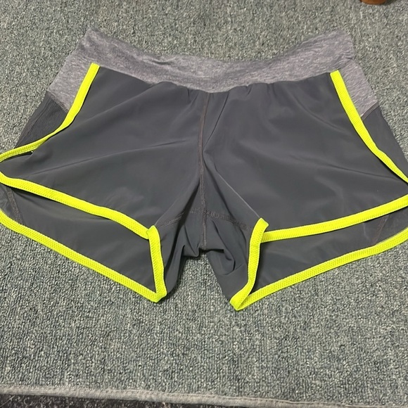 Sugoi athletic  shorts size small - Picture 2 of 8